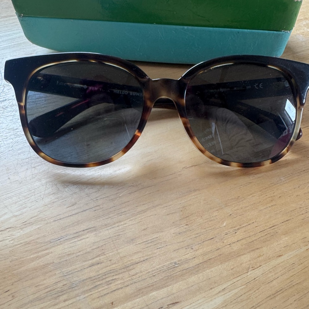 Kate Spade Arlynn Tortoise Sunglasses with case
